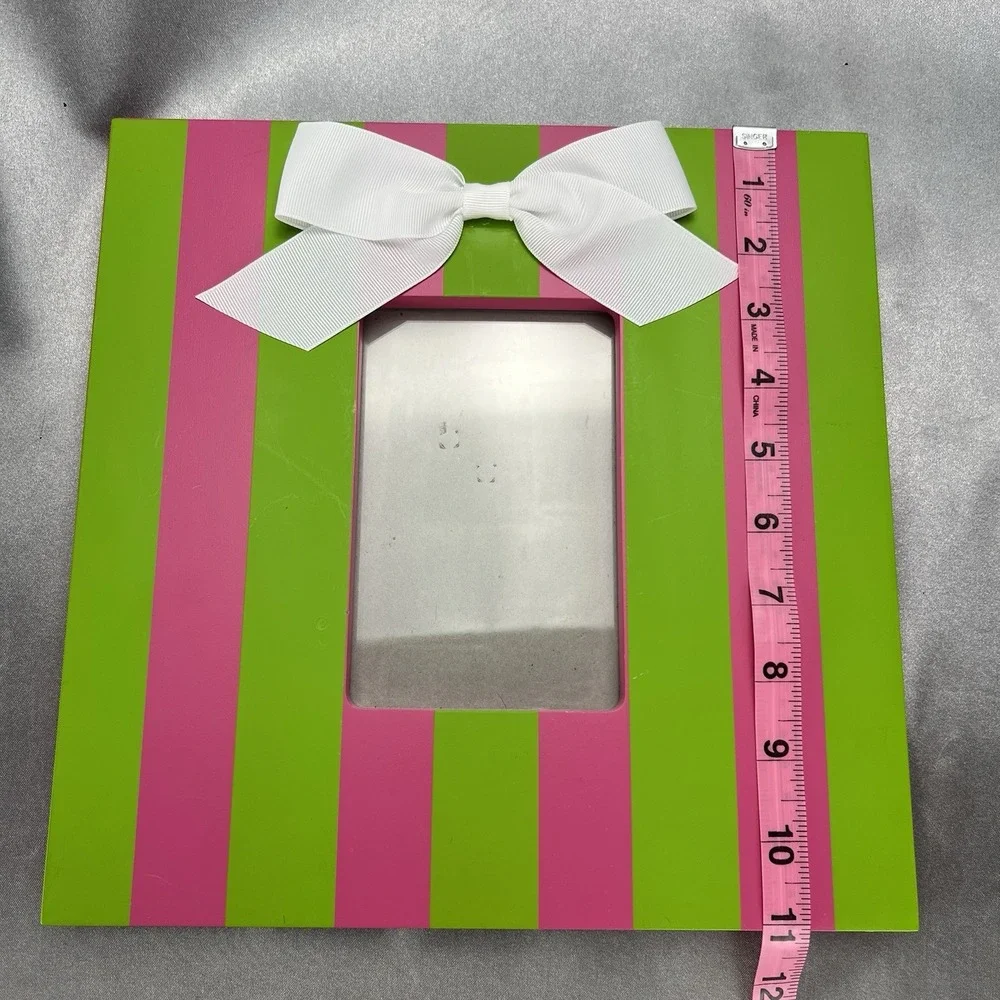 MSC Mainstreet Collection STRIPED Bow Photo Frame Holds 4x6 picture OUTER 11x11